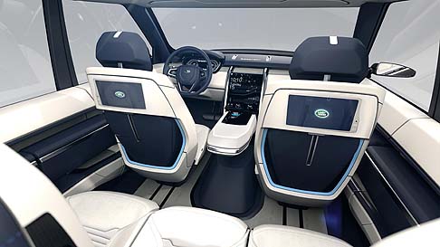 Land Rover - Il sistema All-Terrain Progress Control, infine, permette una guida semiautonoma in off road, a velocità costante, su una molteplicità di terreni. width=