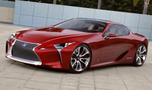 Lexus - Il motore, che impiega il sistema Lexus Advanced Hybrid Drive, è posizionato all'anteriore; la trazione è posteriore.  width=