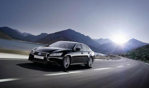 Lexus - Anche la gamma F-Sport full hybrid, inclusa la GS 350 F Sport, che debutterà sulle strade nei prossimi mesi, si aggiorna e si offrirà alla vista dei numerosi visitatori della kermesse elvetica. width=