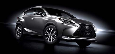 Lexus - Infine, nel posteriore i gruppi ottici a forma di L, con illuminazione a LED completano il look della vettura. width=