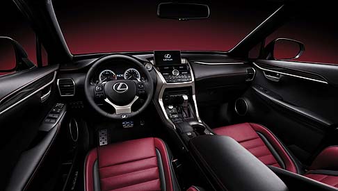 Lexus - Tra le dotazioni tecnologiche si segnala la presenza di una novità assoluta per Lexus, rappresentata dal primo alloggiamento per la ricarica wireless di un dispositivo portatile.  width=