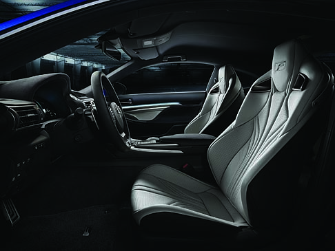 Lexus - Saranno, inoltre, presenti ulteriori modelli della gamma, come la RX Hybrid F SPORT, la CT Hybrid F SPORT e la IS Hybrid F SPORT e le versioni Luxury della CT Hybrid e GS Hybrid. width=