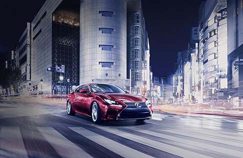 Lexus - Lexus RC Concept si fa notare per l’uso ancora più aggressivo della griglia, tratto iconico della gamma Lexus e per le scelte cromatiche degli interni, che creano un ambiente unico e sofisticato.  width=