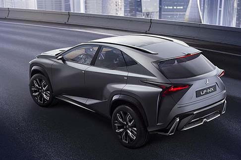 Lexus - Il lussuoso crossover LF-NX Turbo Concept presenta un centro di gravità più basso e frontale con spoiler, che conferisce al modello un look più sportivo. width=