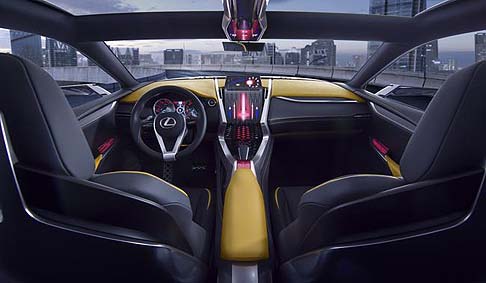 Lexus - All'interno, la Lexus LF-NX Turbo offre una nuova interfaccia touch con funzionalità touchpad.  width=