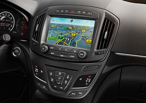 Opel - In primis, di è puntato su un funzionamento chiaro, semplice e intuitivo. Non mancano le opzioni per personalizzare l’offerta di infotainment traendo il massimo comfort e sicurezza per guidatore e passeggeri, riducendo al minimo delle distrazioni. width=