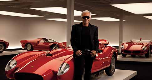 Collezione Ralph Lauren - Locandina Ralph Lauren a Parigi con le Supercar Ferrari esposto a Parigi width=