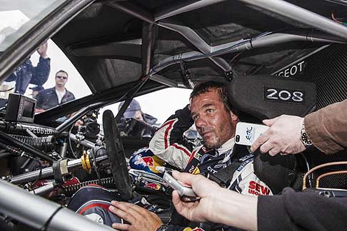 Peugeot - Con il tempo di 8’13”878 il piota transalpino Sebastien Loeb e la sua Peugeot 208 T16 hanno ottenuto gli allori della spettacolare cronoscalata di Pikes Peak, in Colorado. width=