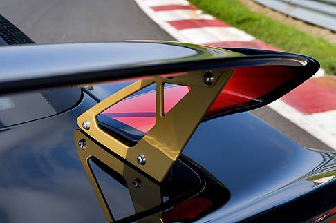 Lotus - Per i clienti più esigenti viene proposto in opzione il Convenience Pack, che include sedili riscaldati e sensori di parcheggio posteriori. width=