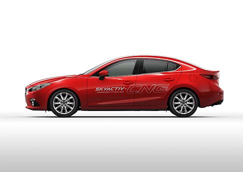 Mazda  - Accanto al motore SKYACTIV benzina, a quello diesel, alla versione ibrida, destinata esclusivamente al mercato interno, già noti, il Costruttore presenta in anteprima mondiale la Concept Mazda3 con motore SKYACTIV-CNG. width=