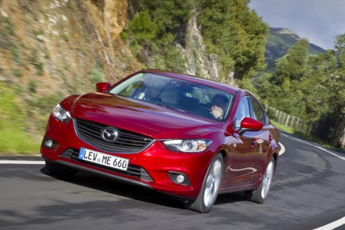 Mazda - La Mazda più sicura e più efficiente di sempre, soprattutto in termini di consumi, è stata concepita seguendo la strategia progettuale del brand, che mira alla riduzione dei pesi, risultano notevolmente più leggera rispetto al modello precedente. width=