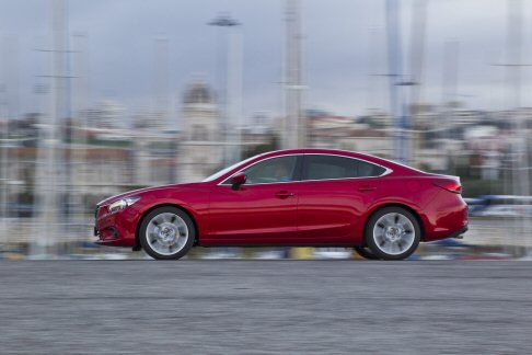 Mazda - Offerta sia nella configurazione berlina o wagon, la nuova Mazda6 rappresenta l’espressione più significativa del KODO, design ispirato ai movimenti degli animali. width=