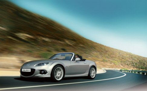 Mazda - Migliora anche il drive-to-fun, da sempre caratteristica vincente di questa intrigante sportiva a cielo aperto. width=