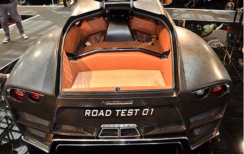 Mazzanti - Mazzanti Automobili non si è limitata a mostrare la nuova vettura ma ha voluto presentare in anteprima mondiale il nuovo, esclusivo cronografo “Evantra”. width=