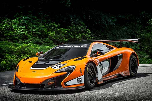 McLaren - Realizzata sulla base del modello 12C GT3 e perfettamente in grado di emularne gli inarrestabili e continui successi, la nuova Mclaren 650S GT3 è stata presentata al Festival of Speed di Goodwood. width=