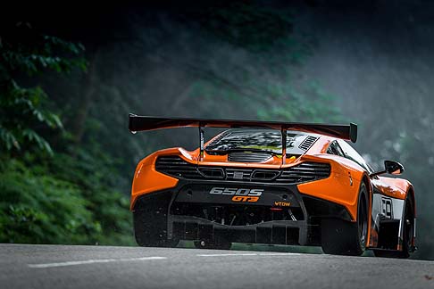 McLaren - Esclusivo anche il prezzo, pari a 330.000 sterline tasse escluse, che corrisponde a circa 412.000 euro.  width=