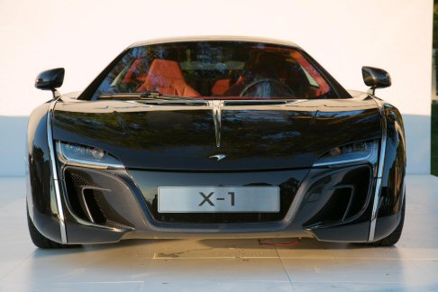 McLaren - Lo scenario in cui è avvenuta la presentazione ufficiale è quello di Pebble Beach e del suo Concorso di Eleganza, appuntamento d’estate per i tanti appassionati delle auto d’epoca e delle creazioni fuori dagli schemi tradizionali. width=
