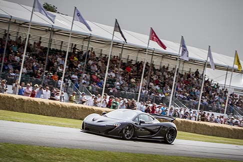 McLaren - Coinvolto nelle celebrazioni anche il team McLaren Mercedes con i piloti Jenson Button e Sergio Perez. width=