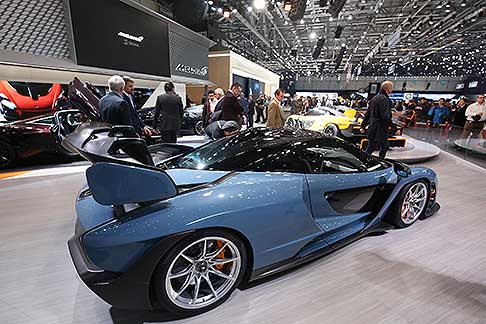 Mclaren - Esteticamente aggressiva, la McLaren Senna introduce una nuova generazione di soluzioni aerodinamiche attive all’avantreno ed al retrotreno