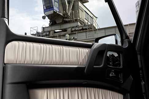 Mercedes-Benz - Mercedes-Benz G-Class G 500 special “Edition Select” Interni della portiera width=