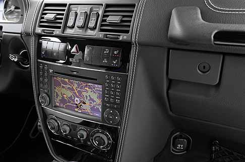 Mercedes-Benz - Mercedes-Benz G-Class G 500 “Edition Select” interni con display centrale width=