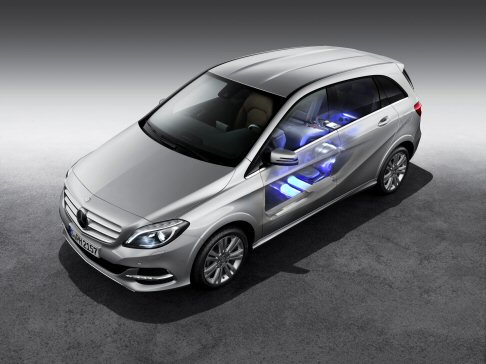 Mercedes - Con l´alimentazione a metano i consumi di B 200 Natural Gas Drive da 115 kW (156 CV) sono pari a soli 4,2 kg/100 km, mentre le emissioni di CO2 sono di 115 g/100 km. width=