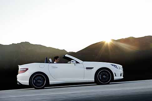 Mercedes-Benz - Laterale della vettura Mercedes-Benz SLK 55 AMG width=