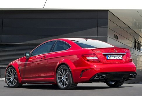 mercedes - Mercedes C63 AMG Black Series vista posteriore width=