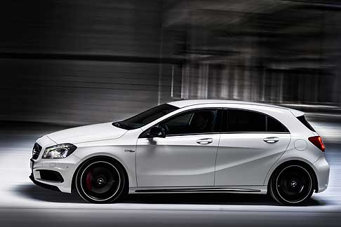 Mercedes-Benz - Mercedes Classe A premio “AM New Car of the Year” profilo laterale Luxury Auto width=