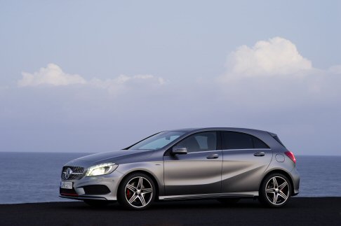 Mercedes - La nuova Classe A offre in gamma un ricco corredo di equipaggiamenti, puntando soprattutto su quelli più apprezzati dalla clientela italiana. width=