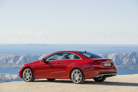Mercedes-Benz - Mercedes-Benz offre due trasmissioni in abbinamento: un cambio manuale sei marce e la trasmissione automatica 7G-TRONIC PLUS con leva Direct Select. width=