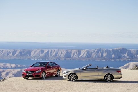 Mercedes-Benz - Mercedes-Benz ha ulteriormente aggiornato gli interni della Classe E Coupé e Cabriolet, curando in maniera quasi maniacale ogni finitura. width=