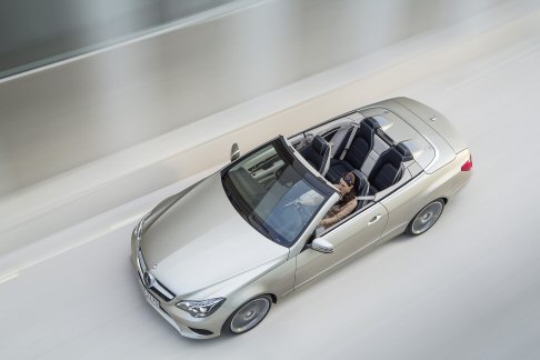 Mercedes-Benz - Vi è una vasta scelta di unità benzina e diesel, tutti molto efficienti e dotati di sistema ECO start / stop. Le unità a benzina sono sei e comprese nelle potenze da 135 kW (184 CV) a 300 kW (408 CV). width=