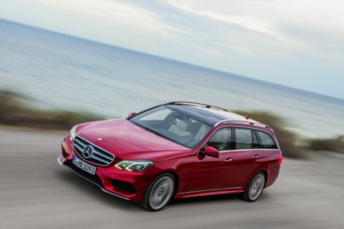 Mercedes-Benz - Mercedes-Benz offre due cambi: un cambio manuale a 6 marce e il cambio automatico 7G-TRONIC PLUS, con leva del cambio DIRECT SELECT e comandi del cambio DIRECT SELECT.  width=