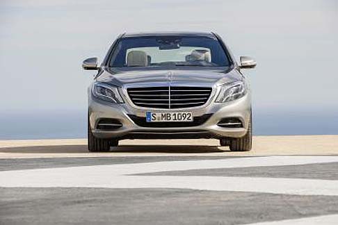 Mercedes-Benz - Elevata sicurezza anti-crash ed eccellente rigidità assicurano il massimo piacere alla guida. L'intera carrozzeria, incluso il tetto e l'avancorpo, è in alluminio, mentre la cellula di sicurezza è realizzata con acciai ad altissima resistenza. width=
