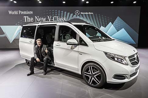 Mercedes-Benz - La commercializzazione partirà con un modello esclusivo, Classe V Edition 1 a produzione limitata. La vettura offrirà la motorizzazione da 190 CV di potenza con cambio automatico 7G-TRONIC PLUS, assetto sportivo o AGILITY CONTROL. width=