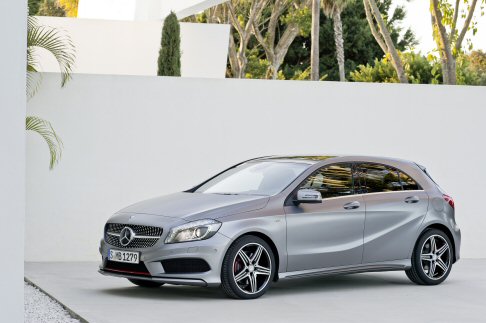 Mercedes - I semplici appassionati e aspiranti designer dovranno ricercare l’importanza dello stile nella vita di tutti i giorni. width=