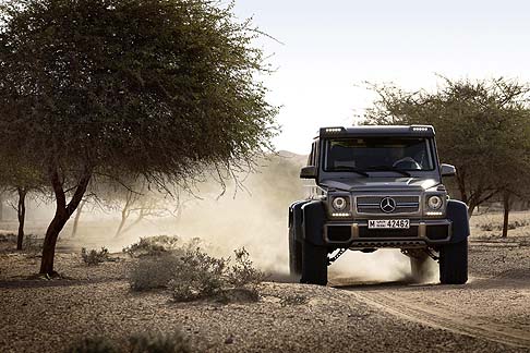 Mercedes-Benz - Mercedes G63 AMG 6X6 è attesa a partire da ottobre, ad un prezzo pari a circa 415.000 euro.  width=
