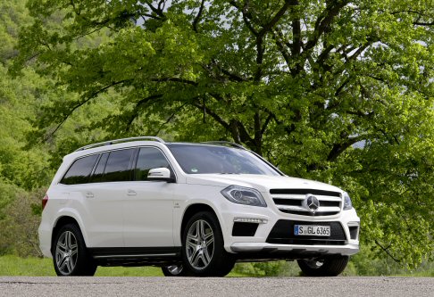 Mercedes - Sarà disponibile a partire da novembre 2012, la versione vitaminizzata del nuovo suv di Stoccarda, recentemente presentato al Salone di New York, ma che ora si propone nella veste sportiva cucita su misura da AMG. width=