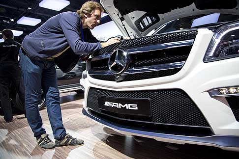 Mercedes - Mercedes GL 63 AMG dettaglio anteriore al Salone di Mosca width=