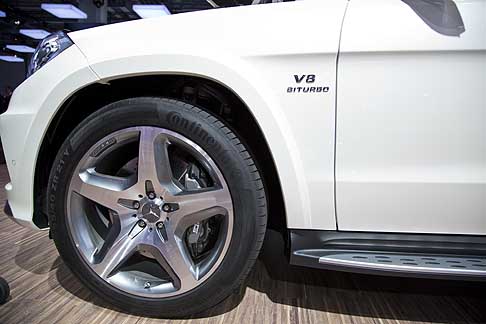 Mercedes - Mercedes GL 63 AMG dettaglio ruota anteriore al Salone Internazionale di Mosca width=