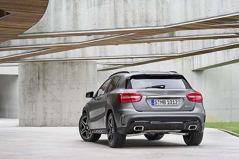 Mercedes-Benz - Il generoso vano bagagli, la cui capacità oscilla dai 421 agli 836 litri, può essere caricato senza difficoltà grazie alla bassa soglia d’accesso e all'ampio portellone posteriore. width=