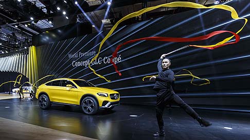 Mercedes-Benz - La vettura appartiene indubbiamente alla gamma Mercedes e adotta elementi distintivi tipici dle marchio come la mascherina del radiatore verticale e la lamella Twin Blade. width=