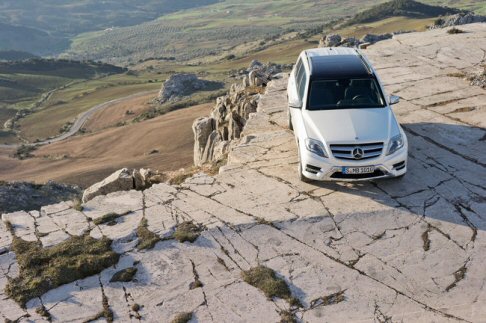 Mercedes - I motori della Mercedes GLK risultano particolarmente efficienti senza rinunciare alle prestazioni.  width=