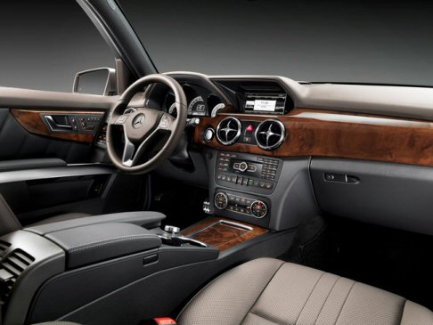 Mercedes - Il modello a benzina GLK 350 4MATIC BlueEFFICIENCY si distingue per l'innovativa tecnologia.  width=