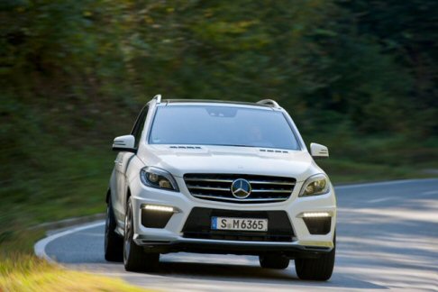 Mercedes-benz - a rinnovata ML 63 AMG offre un inedito V8 biturbo 5.5 litri da 525 CV e 700 Nm (da 1750 giri/min) insieme ad un pacchetto Performance, che regalerà fino a 557 CV di potenza con un picco di coppia pari a 760 Nm. width=