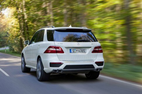 Mercedes-benz - Il cambio in dotazione è rappresentato dall’automatico AMG Speedshift Plus 7G-Tronic, mentre le sospensioni pneumatiche offrono il sistema di antirollio adattivo Active Curve System. width=