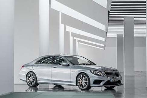 Mercedes-Benz - La potenza viene erogata dal motore V8 biturbo AMG da 5,5 litri. width=