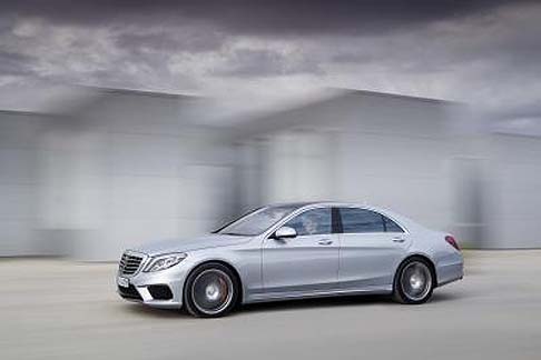 Mercedes-Benz - La meccanica si affida ad un impianto frenante in materiale composito AMG ad alte prestazioni, ottimizzato dal punto di vista del peso e resistente al fading. width=