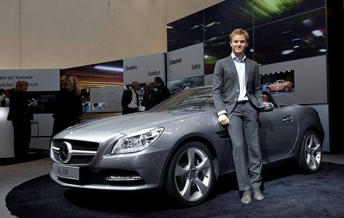 Mercedes-Benz - Mercedes SLK 350 con il pilota di F1 Nico Rosberg width=